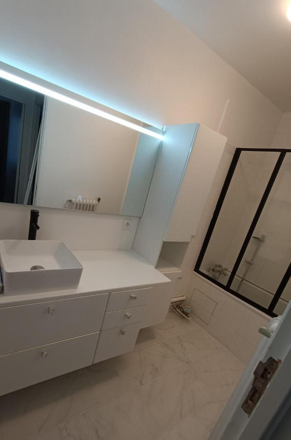 Chelles Centre Ville 2 Chambres Pres Des Bords De Marne 10 Minutes A Pieds De La Gare De Chelles-Gournay 5 Minutes De La Gare De Vaires-Sur-Marne 20 Minutes De Disneyland Jusqu'A 5 Couchages Possibles 外观 照片